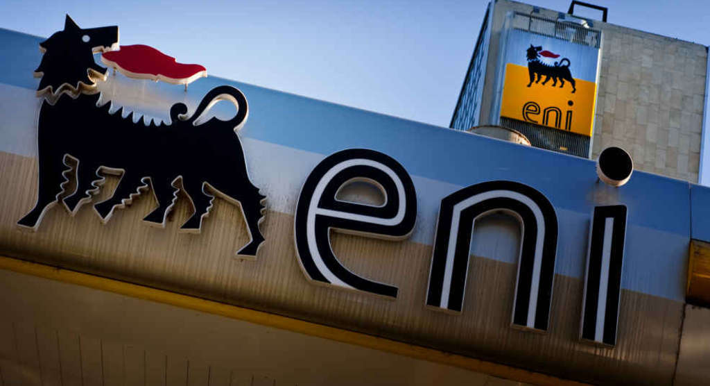 Nigeria court orders temporary transfer of Shell, Eni oilfield