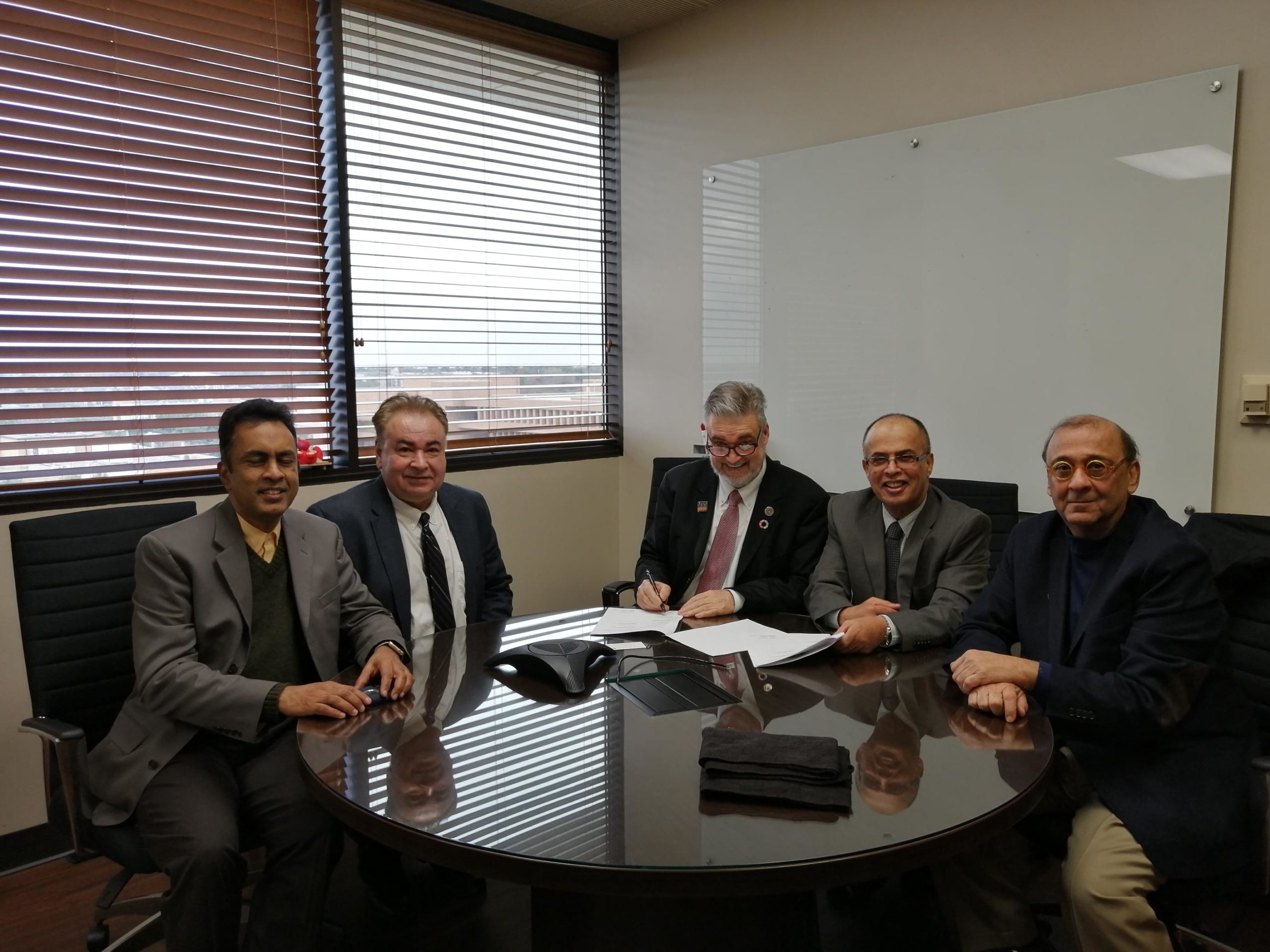 AURAK signs an agreement with The University of Texas at Arlington