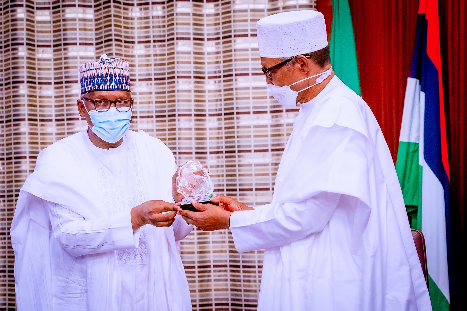 Buhari Lauds Dangote’s Entrepreneurial Acumen