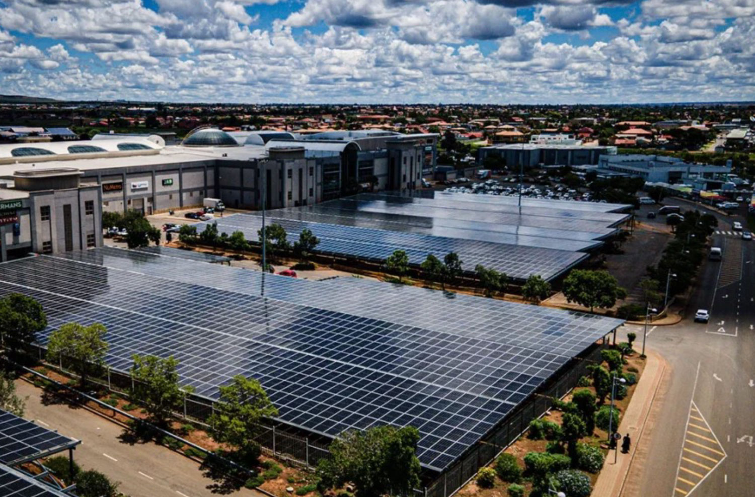 Vantage Capital Leads R635M Investment into SolarAfrica Energy