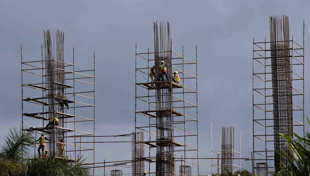 Africa Faces Mounting Risks Just as Growth Gains Take Hold
